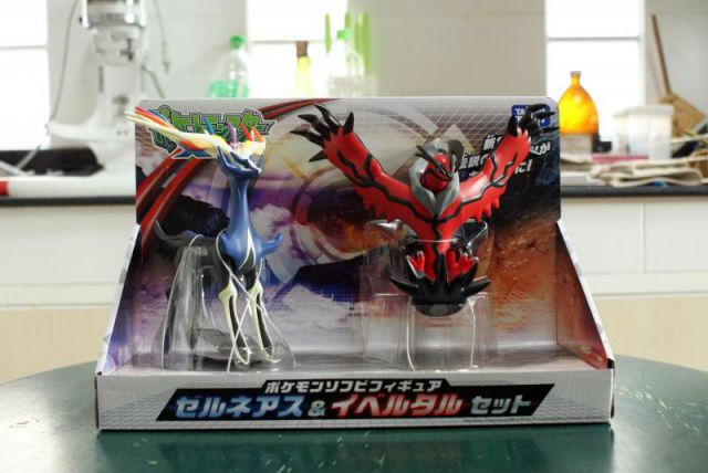 Takara Tomy Soft Figure Xerneas & Yveltal Set (1)