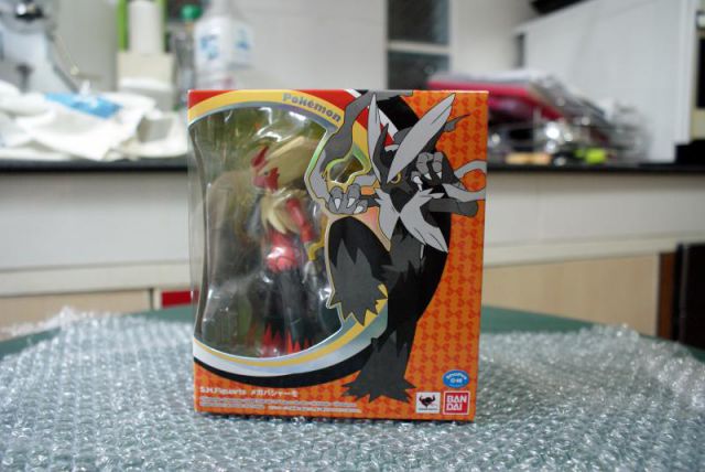 S.H.Figuarts Mega Blaziken 1